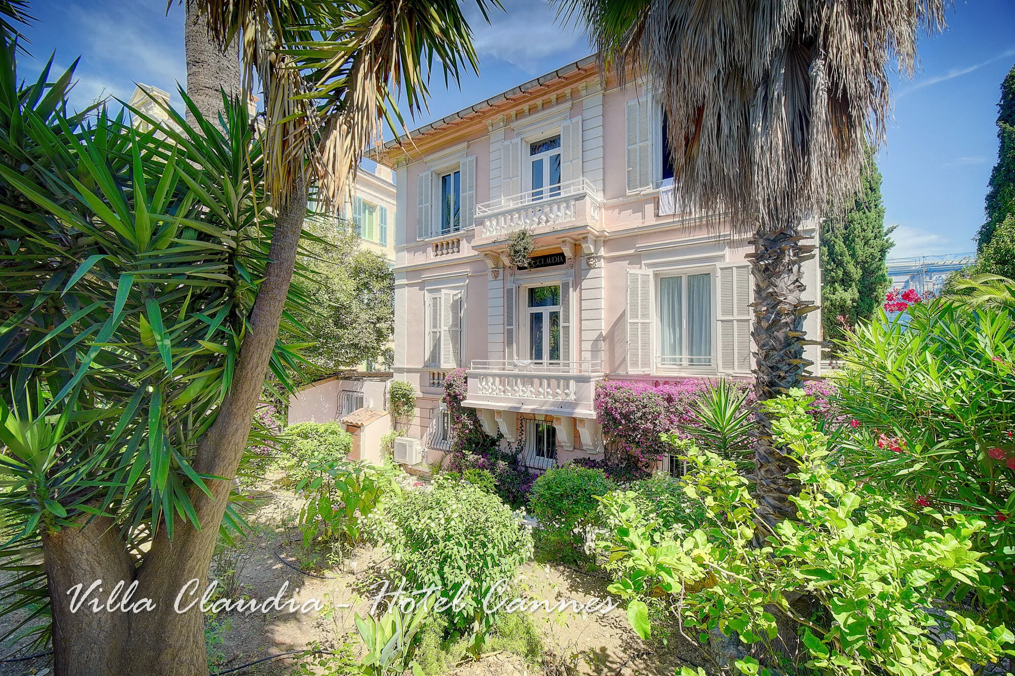  Holiday on the Cote d'Azur: Villa Claudia Hotel Cannes - the place where modernism makes a good home with history