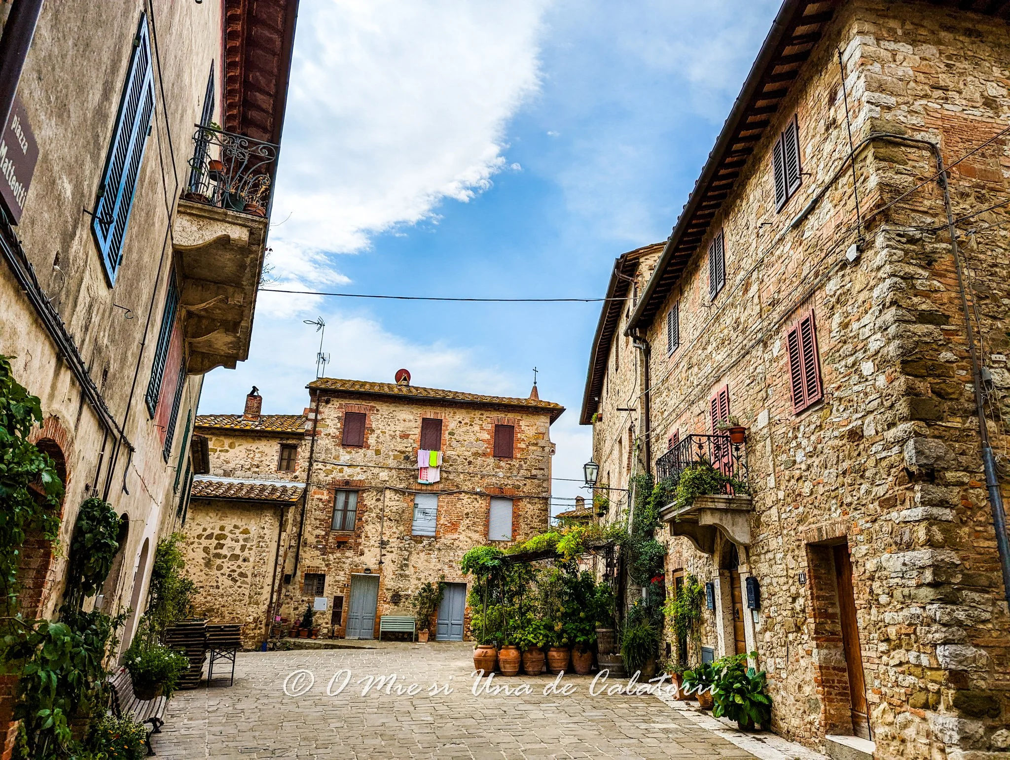 Italia | Sate de poveste in Toscana: San Gusmè, locul unde timpul a luat o pauza