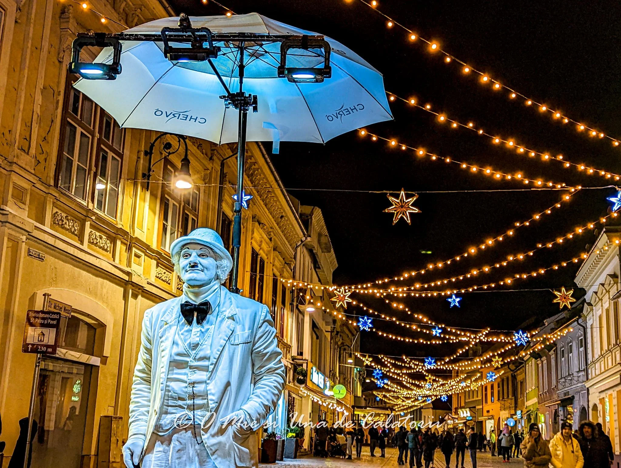 Targul de Craciun din Brasov: luminite, pantomima si povesti tesute cu fir de lana