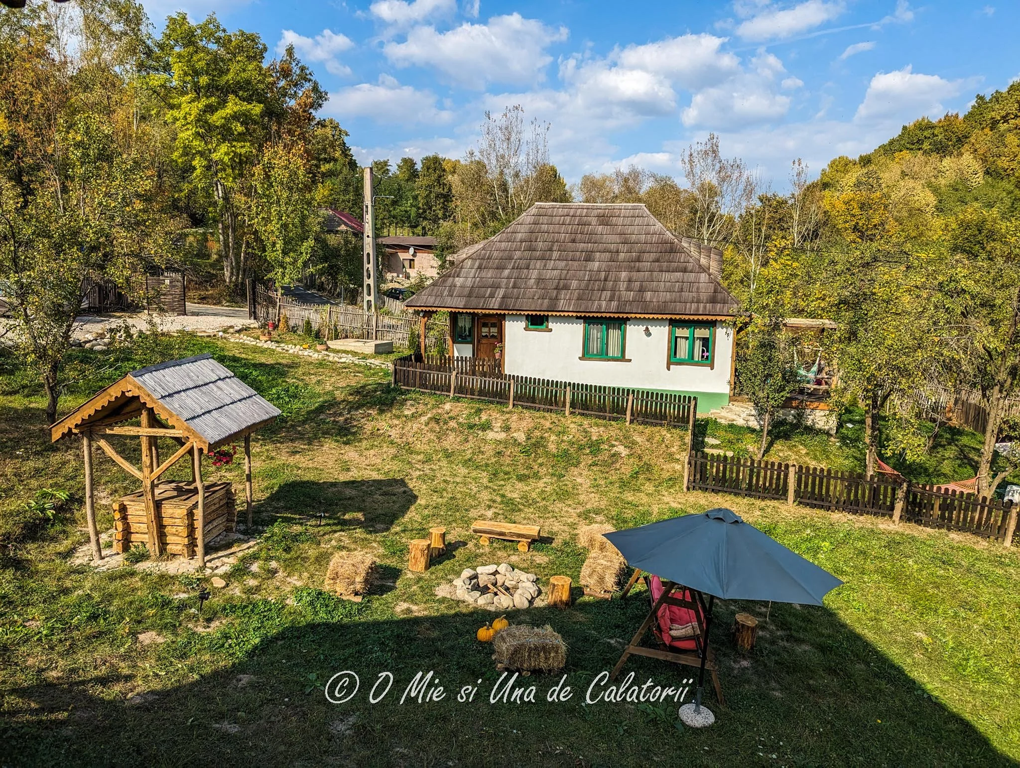 Romania| Inside, The Village: sarmul unei loc aflat la 37 km de Sinaia, 52 km de Parcul Natural Bucegi si 100 km de Bucuresti