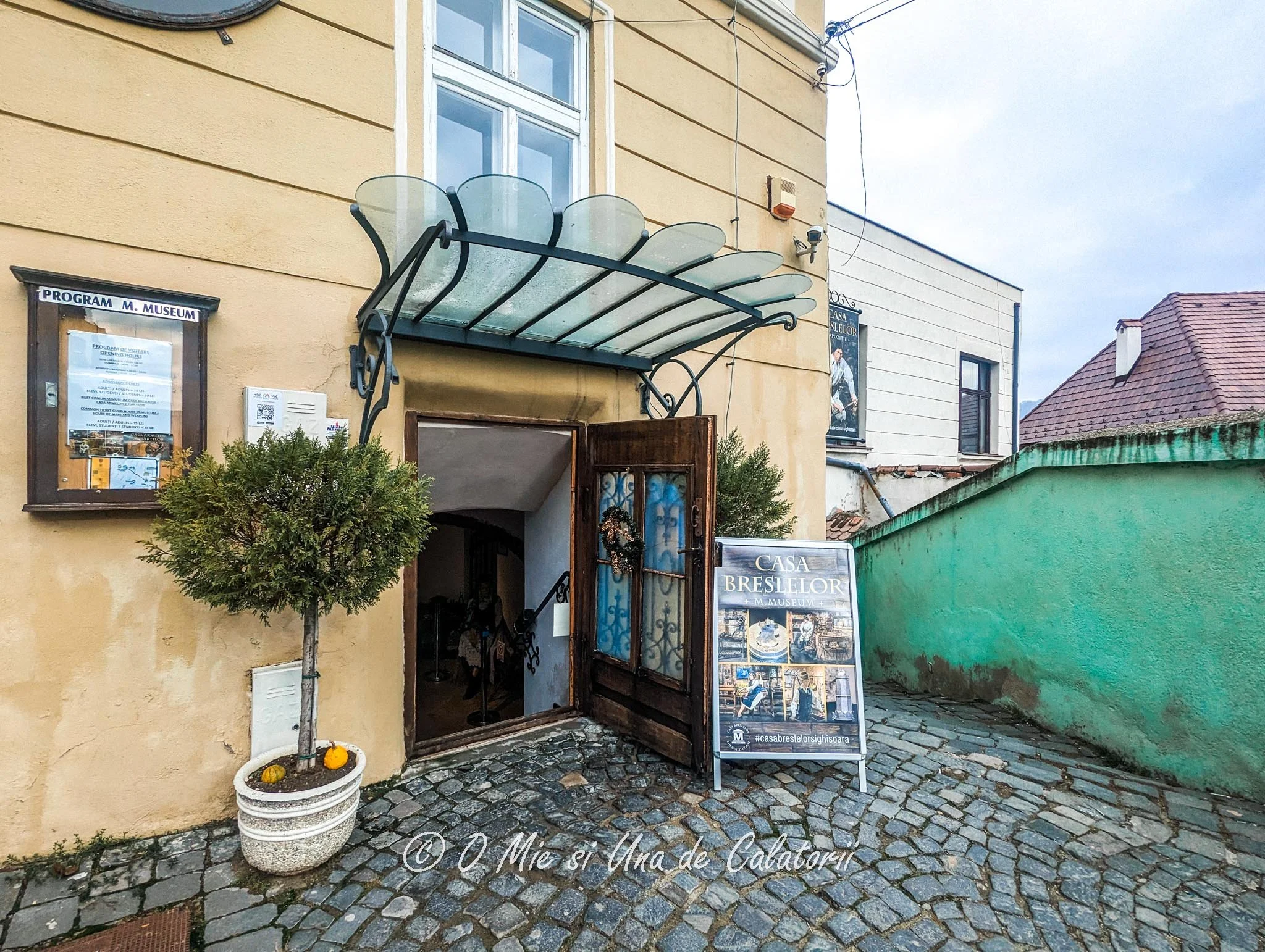 Romania | 2 muzee de vizitat in Sighisoara: Casa Breslelor si Casa Armelor si Hartilor