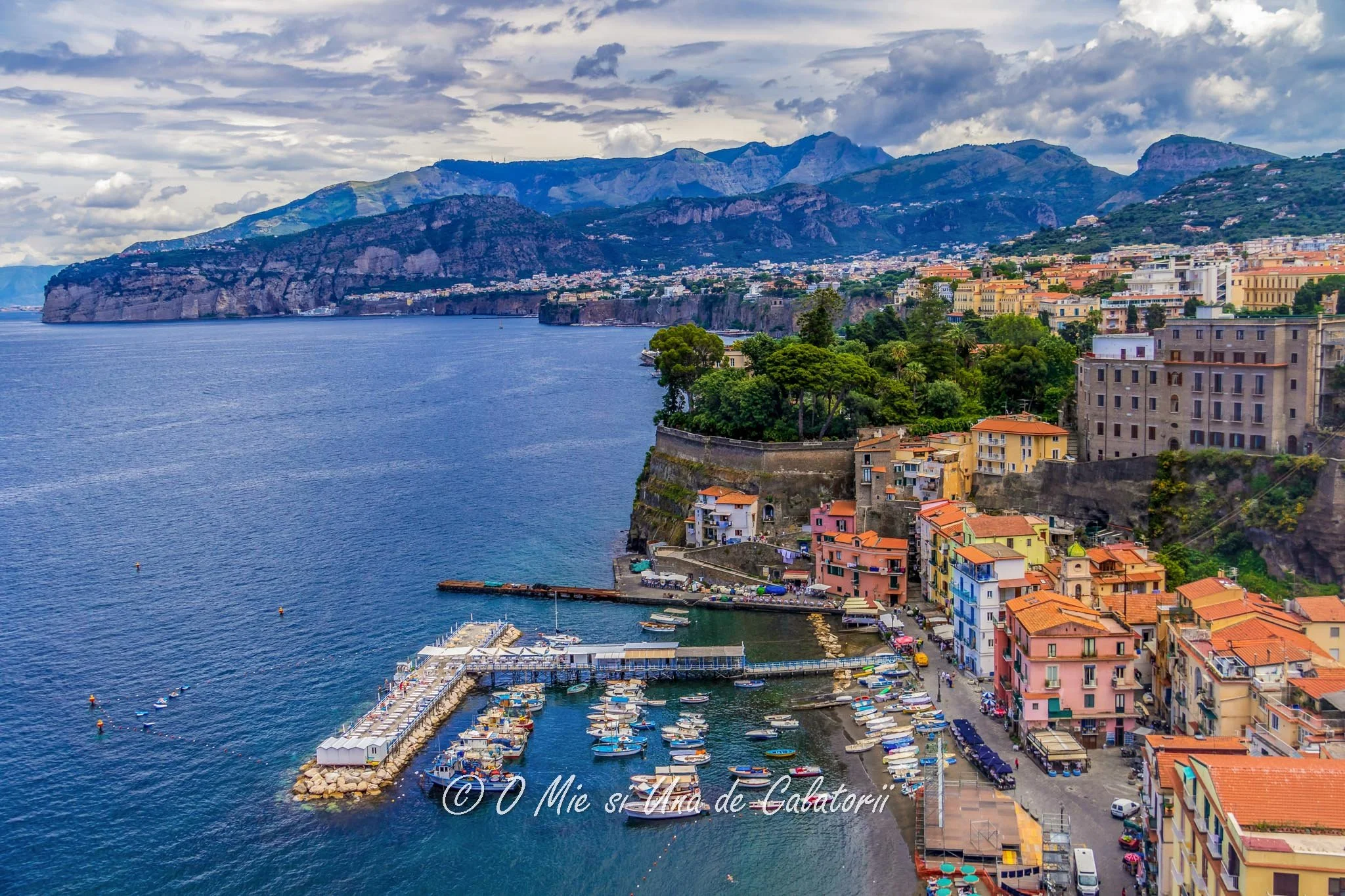 Italia | Sorrento, o vacanta cu gust de limoncello. Cum ajungi si unde sa te cazezi