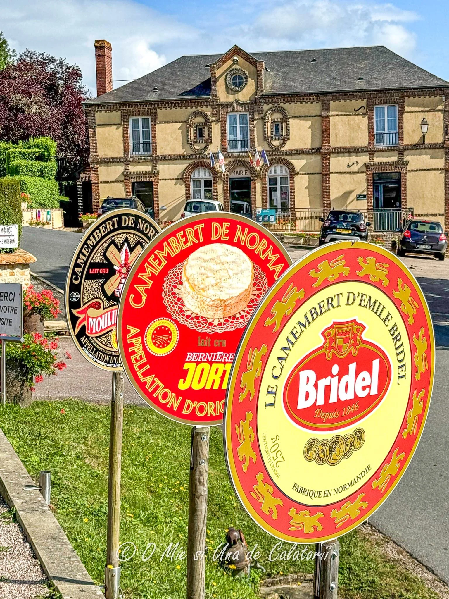 Franta | Camembert - faimoasa branza frantuzeasca, prinsa intr-o bagheta la marginea satului