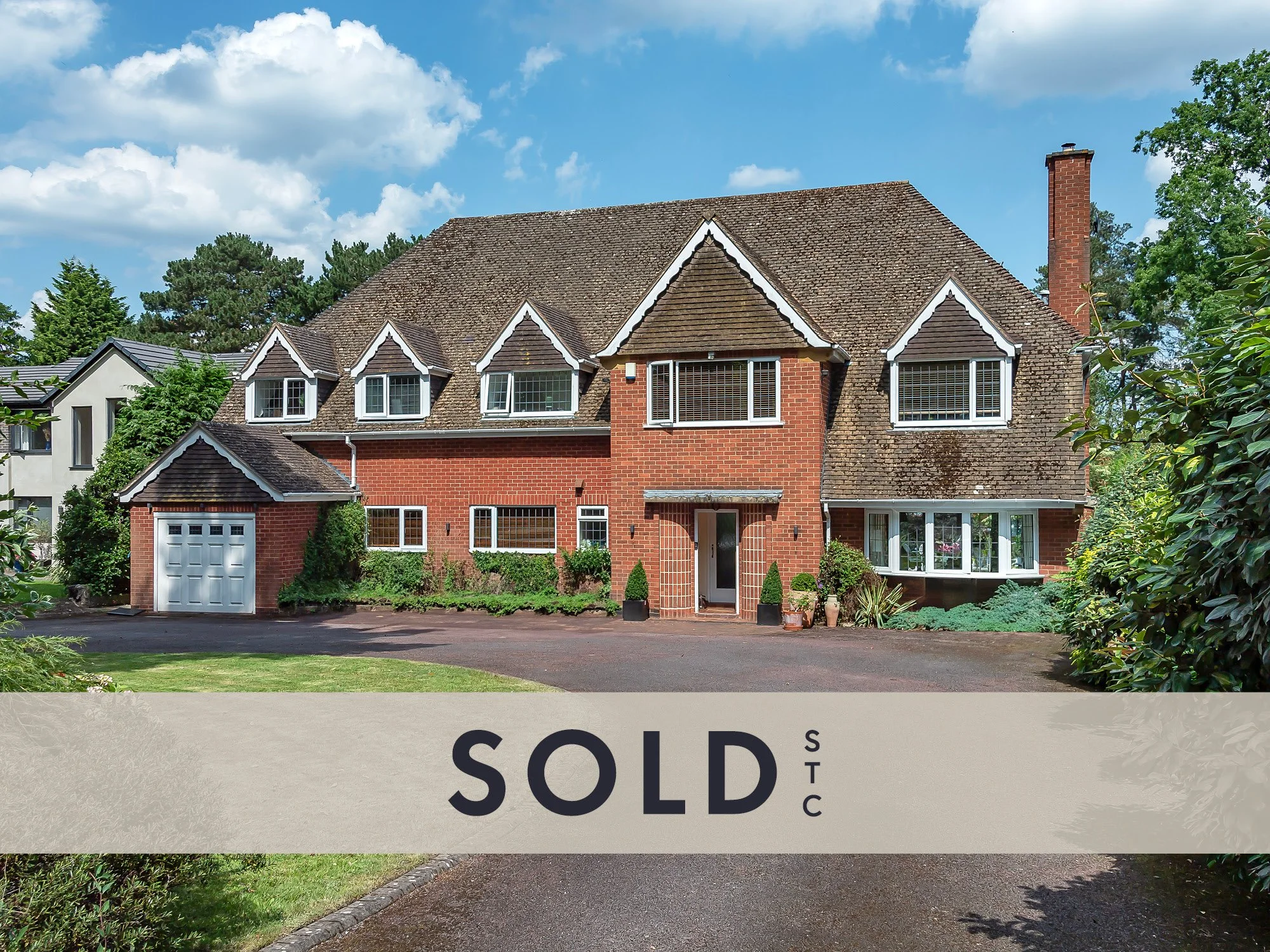 19 The Crescent SOLD STC - 2000 x1500px.jpg