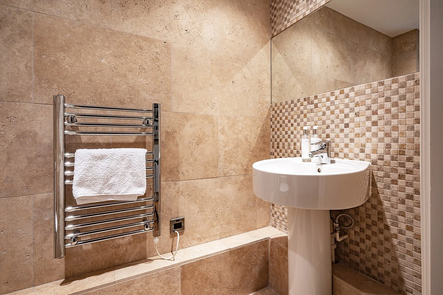 Apt21ThMnorHseLmngtnSpCk1s copy.jpg