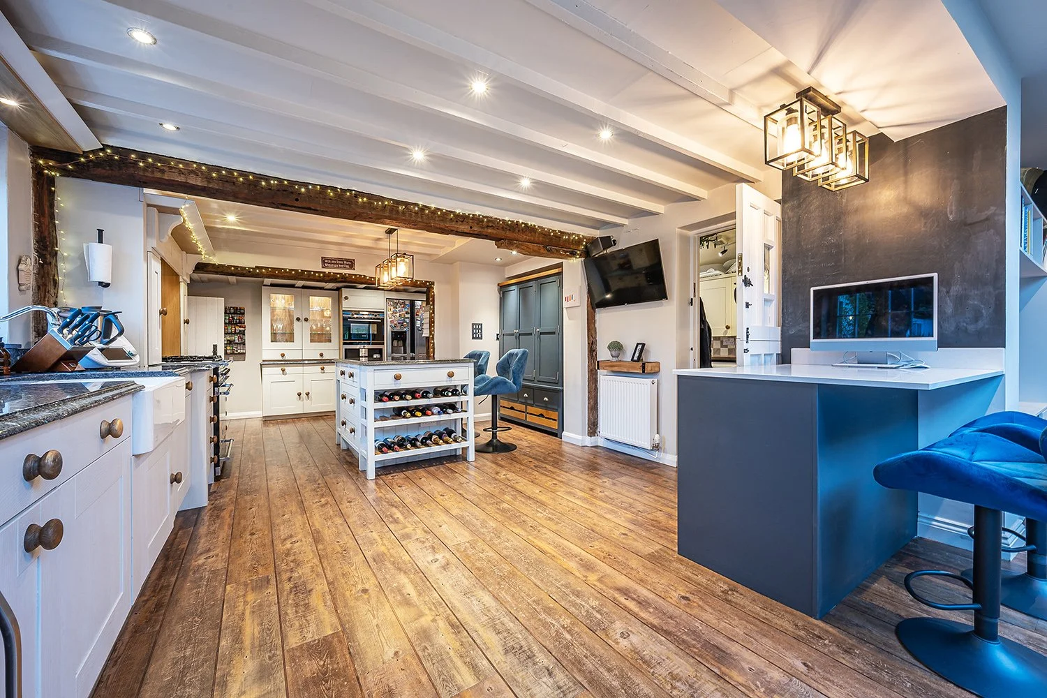 WalnutTreeCottSolKt7s copy.jpg