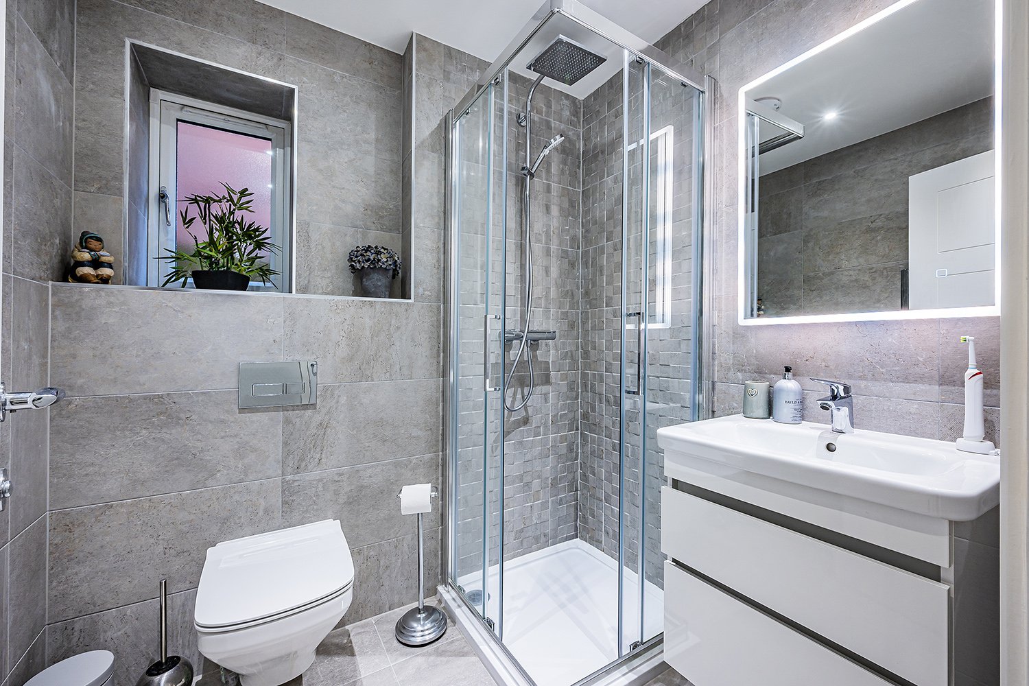 Apt1TudrPlcSolEs11s.jpg