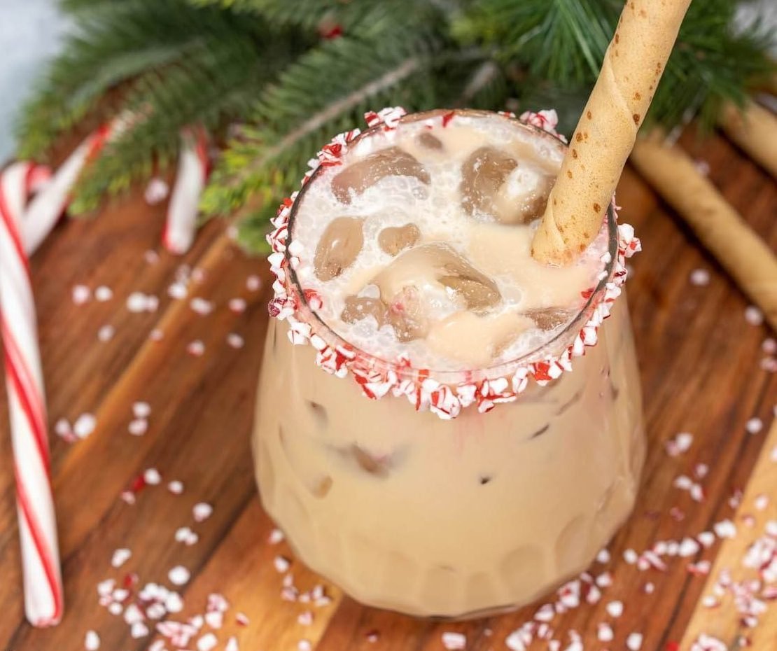 Tipsy-Peppermint-Mocha-Cocktail-3-NEW-e1638480989934.jpeg