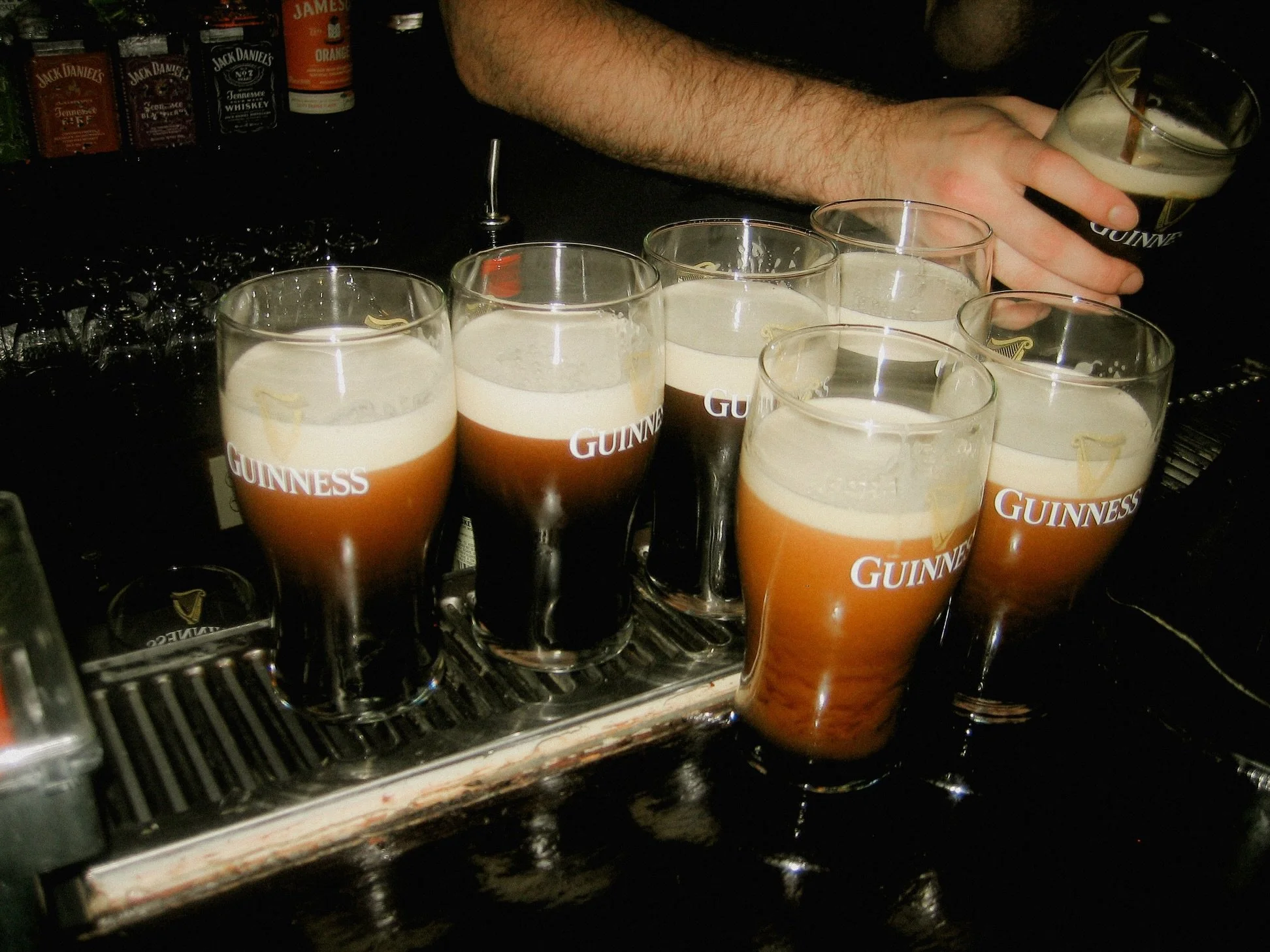 GREAT pours by Dan at Mr Dooley&rsquo;s thank you Dan

@canonusa sd450
@adobe camera raw

#shotoncanon #digicam #digicamphotography #boston #bostonphotography