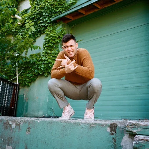 Ian Oshér Inside Debut EP ‘Come Closer’ — Exclusive Audio