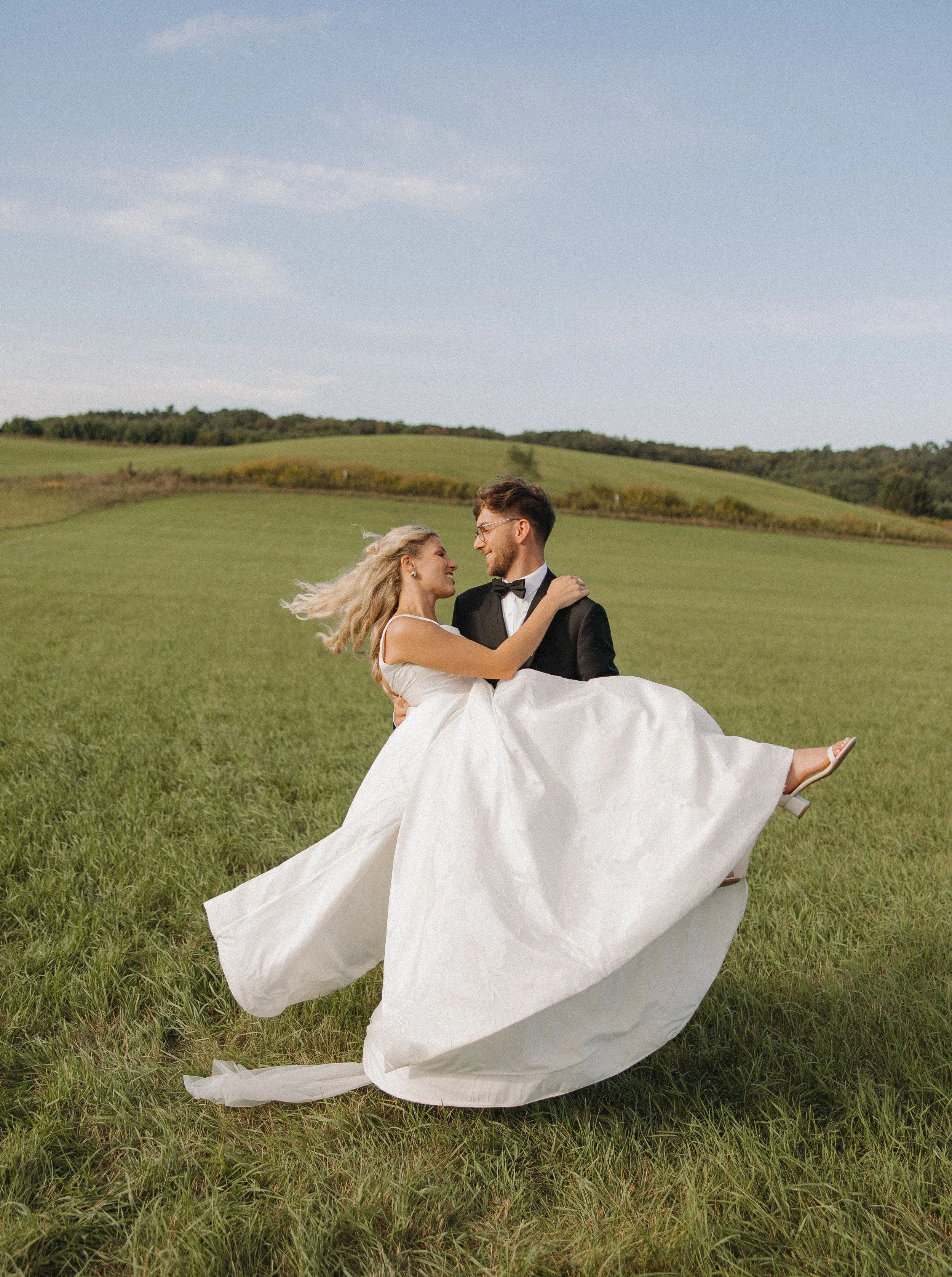 Wedding_Couple_Spinning.jpg