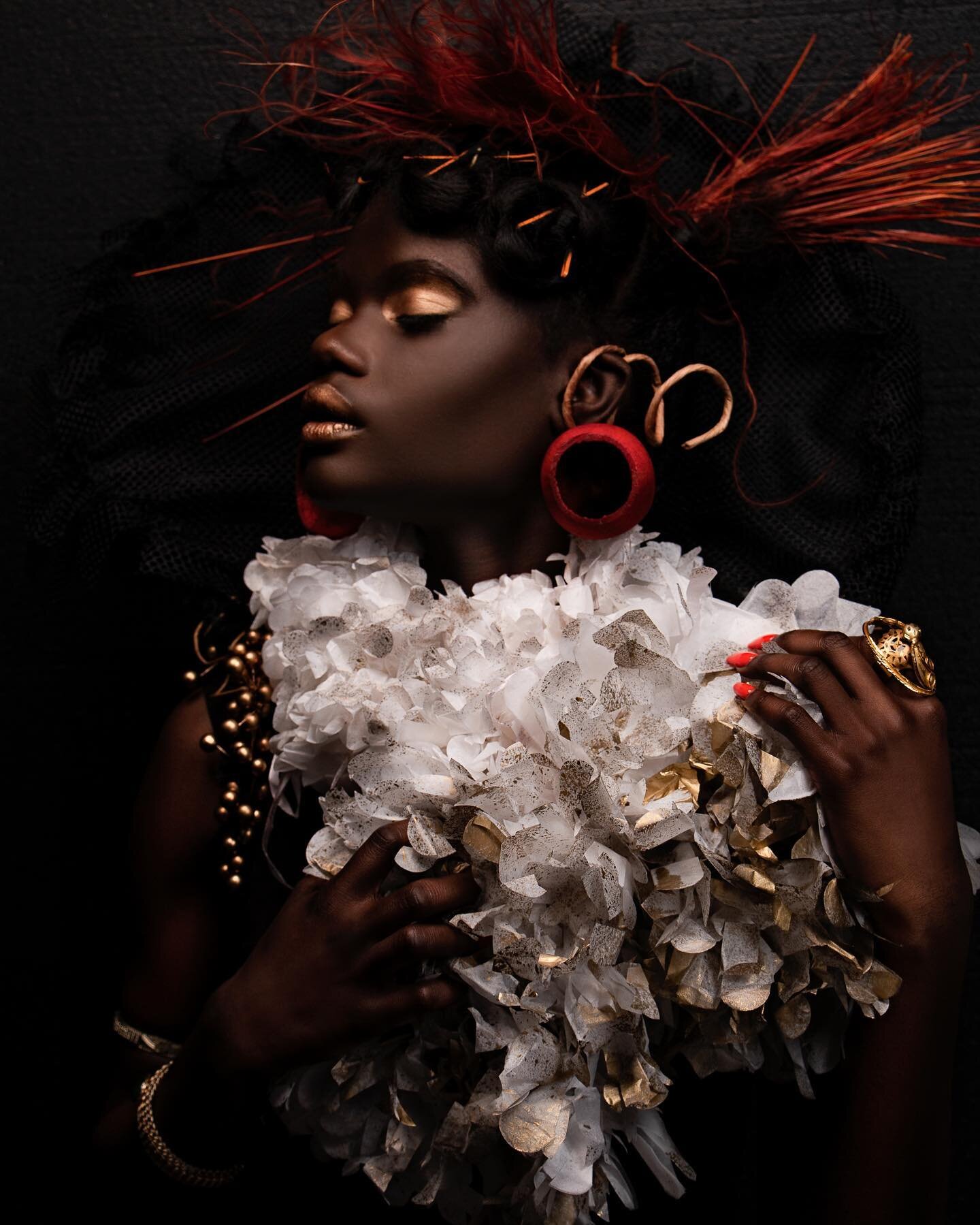 We&rsquo;re madly in love with these gorgeous portraits from @javonreneeportraits. Bold, fierce, and deeply beautiful. Excited to share more from this intuitively talented artist!

#portrait #portraitphotography #portraitphotographer #womenartistscre