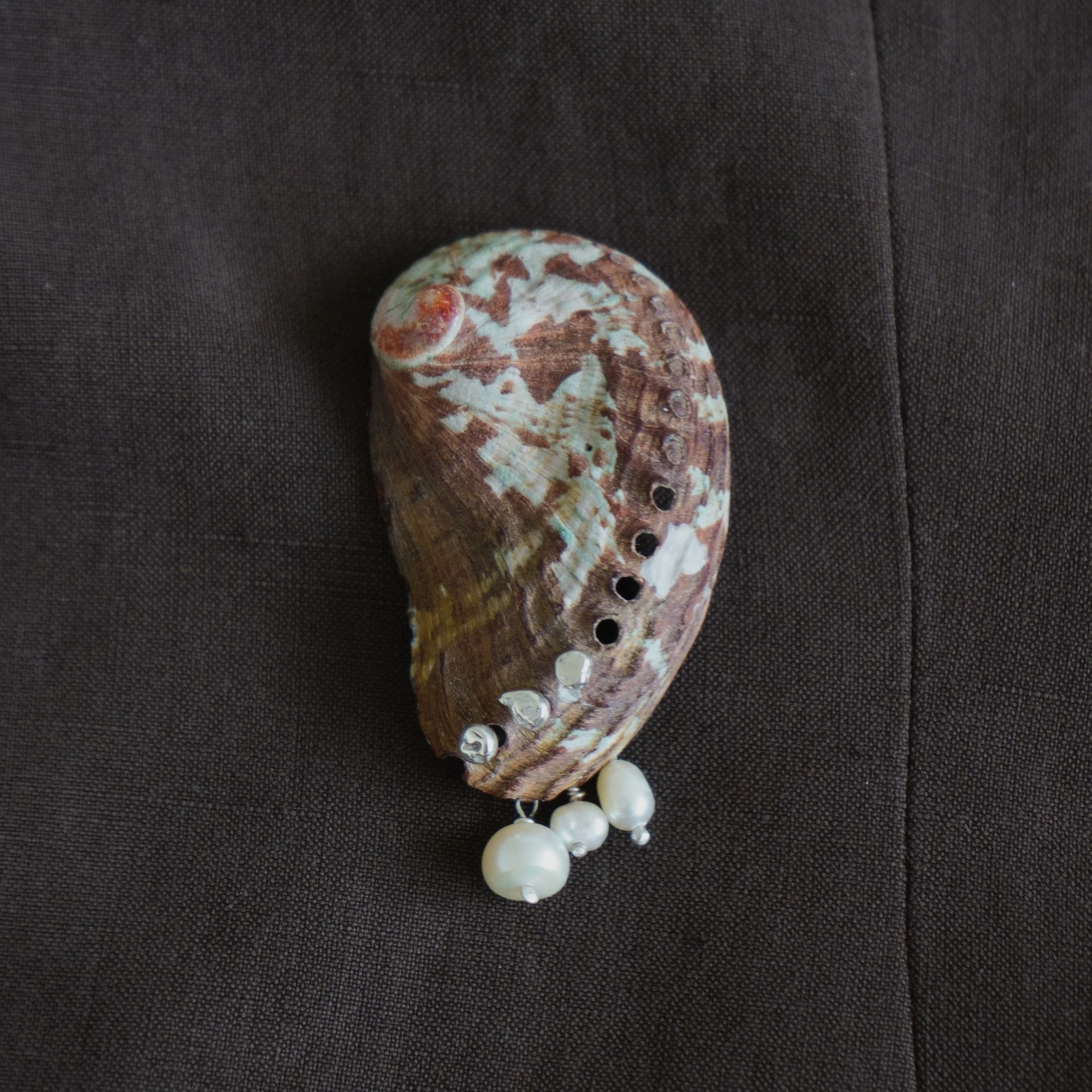 Single pearl stud