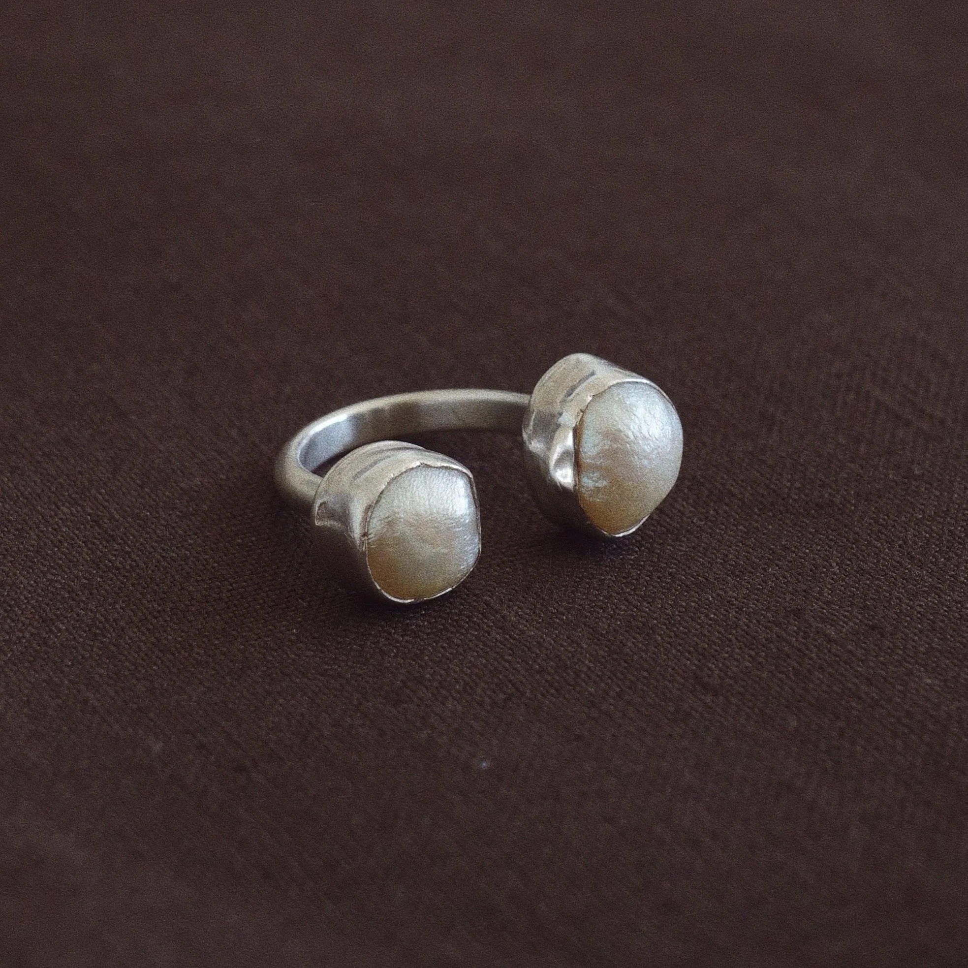 Double pearl ring