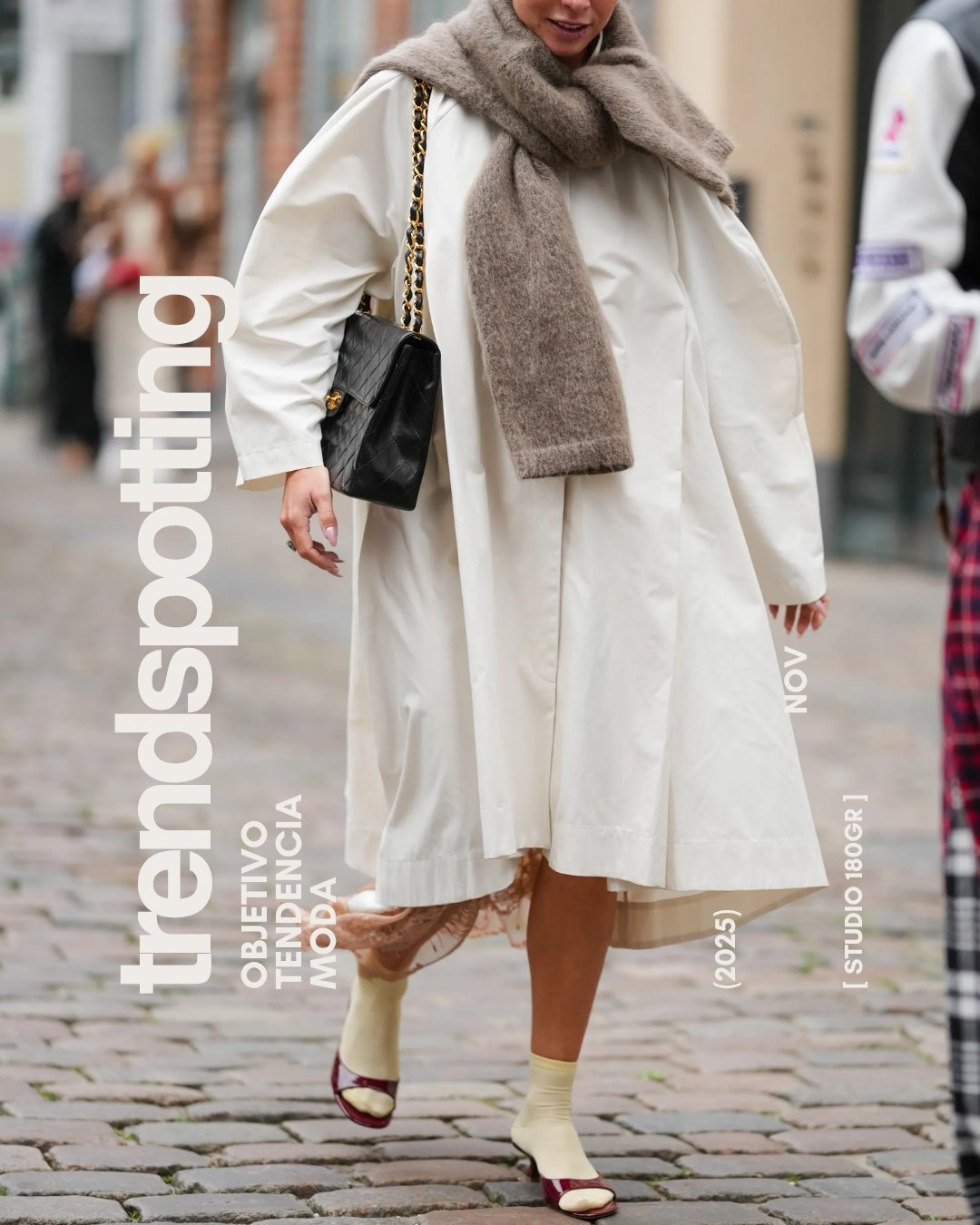 TRENDSPOTTING - Octubre .25⁠
⁠
[ Oversize coats ]⁠
⁠
Este mes estamos viendo una direcci&oacute;n clara en exteriores:⁠
vol&uacute;menes amplios, siluetas redondas y tejidos con estructura ligera.⁠
Los abrigos se alejan del concepto &ldquo;peso&rdquo
