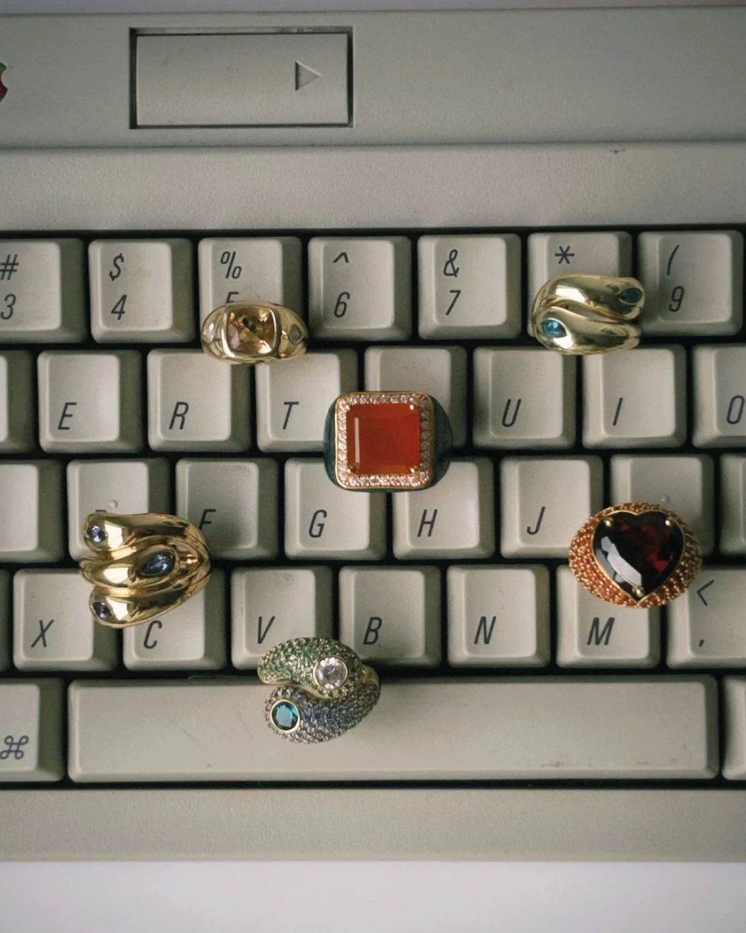 Estos son algunos de los pines que nos hemos guardado estos d&iacute;as. ⁠
Nos gusta hacer estos combos de color consiguiendo una paleta en si misma. Nos ayuda mucho a la hora de trabajar los moodboards de colecci&oacute;n o de branding.