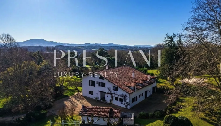 16th Century Basque Farmhouse in the calm of Bidart, minutes from Biarritz
