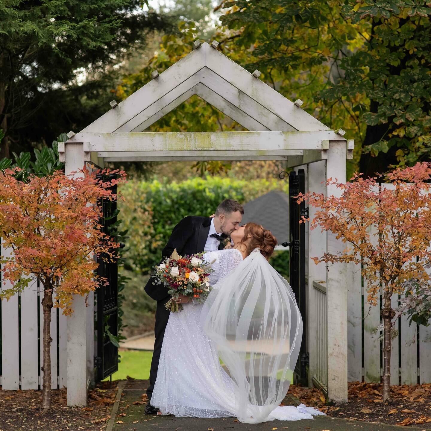 Jessica &amp; Michael were married in October of last year in All Saints Chapel in Ballymena with their wedding reception at Leighinmohr House Hotel. What a good looking couple! Check out Jessica&rsquo;s bouquet for some autumnal flower inspiration. 