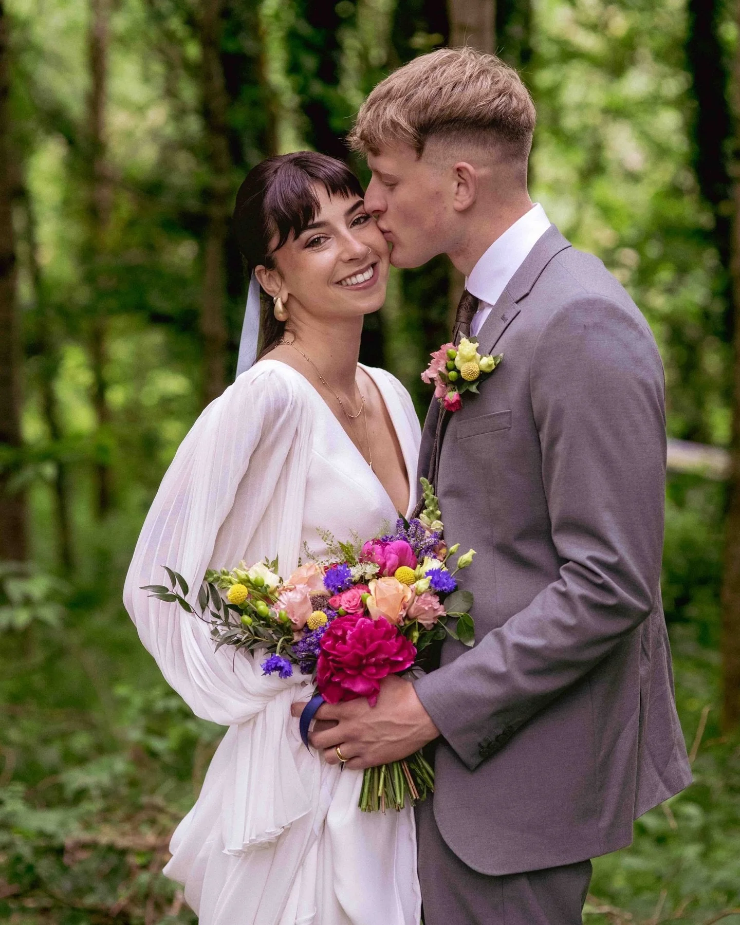 Eleanor &amp; Josh

This amazing couple said their vows at City Hall with 80 of their favourite people, then hopped on a red vintage bus back to their home in Ballinderry. There was a handfasting in the garden, amazing food, live music and even a bat