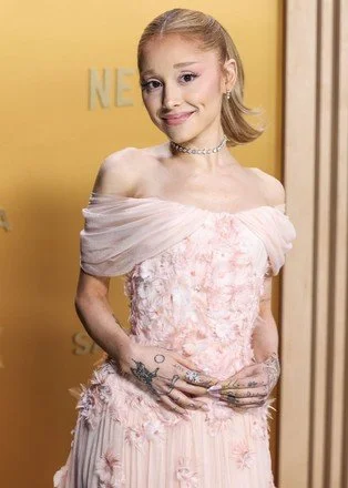 ariana-grande-butera-wearing-custom-loewe-jared-440nw-15166217ix.jpg