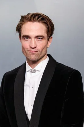 robert-pattinson-wearing-dior-arrives-2026-vanity-440nw-16777955aa.jpg