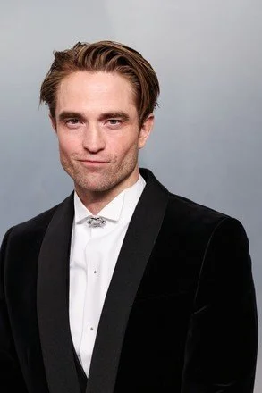 robert-pattinson-wearing-dior-arrives-2026-vanity-440nw-16777979uj.jpg