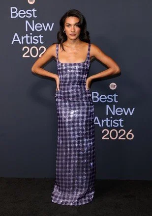 olivia-dean-440nw-16472885gv.jpg
