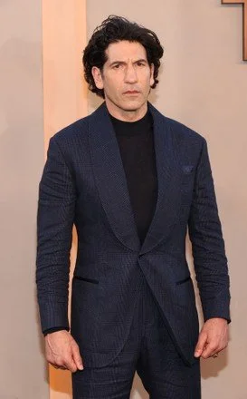jon-bernthal-440nw-16990168mm.jpg