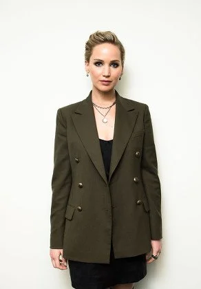 jennifer-lawrence-440nw-9411889az.jpg