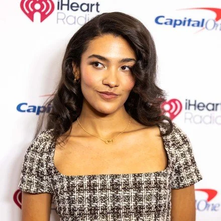 olivia-dean-arrives-iheartradio-hot-99-jingle-440nw-16136094fq.jpg