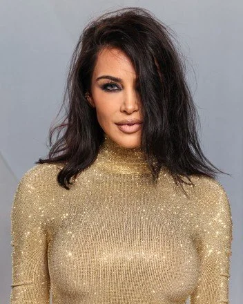 kim-kardashian-wearing-gucci-arrives-2026-vanity-440nw-16777911a.jpg