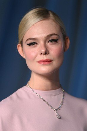 elle-fanning-440nw-15548892d.jpg