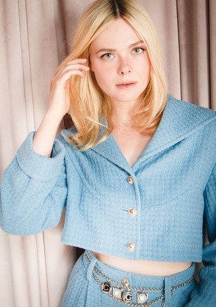 elle-fanning-sentimental-value-photographed-people-ew-440nw-15477242q.jpg