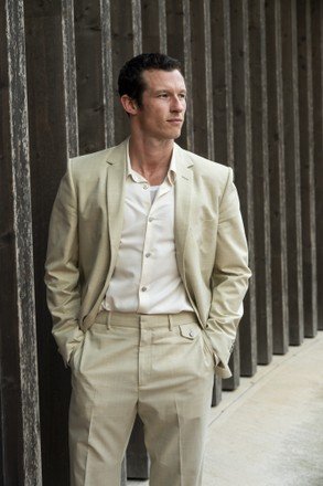 callum-turner-440nw-15463689o.jpg