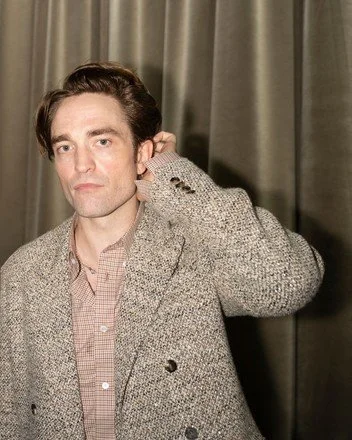robert-pattinson-during-dior-homme-menswear-fallwinter-440nw-16386461e.jpg