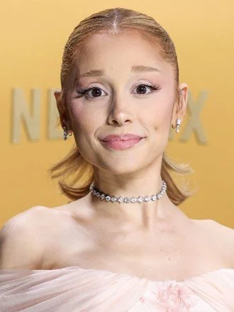 ariana-grande-butera-wearing-custom-loewe-jared-440nw-15166217qb.jpg
