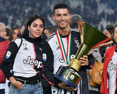 juventus-player-cristiano-ronaldo-holding-serie-title-440nw-10241145at.jpg