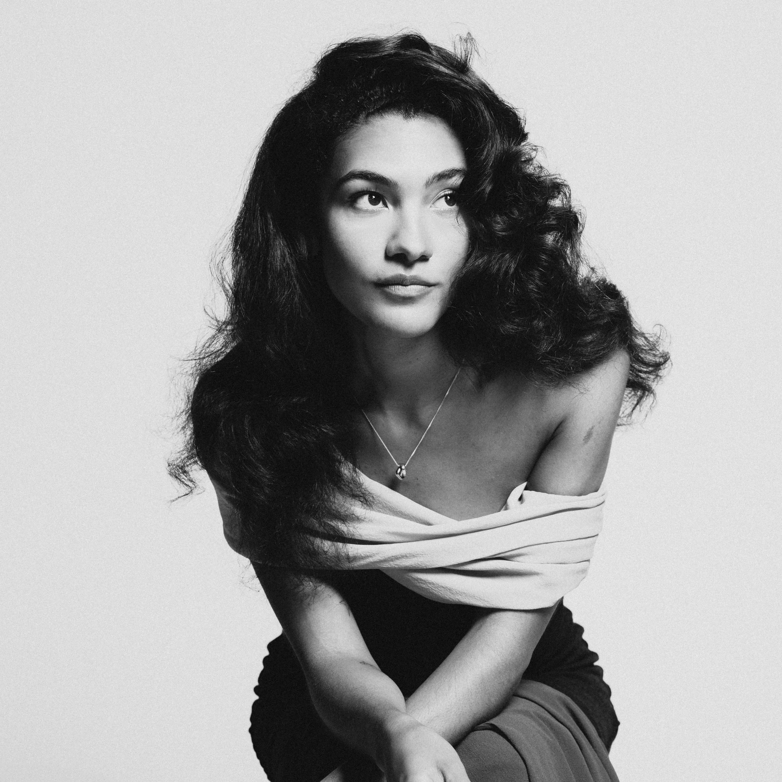 Olivia Dean bw3.webp