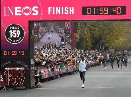 kenya's-eliud-kipchoge-crosses-line-during-match-440nw-10442739a.jpg