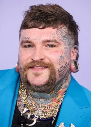 teddy-swims-arrives-52nd-annual-american-music-440nw-16901752rg.jpg
