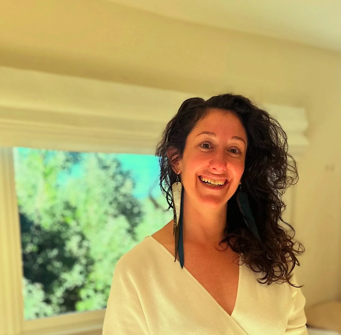 👋🏻 Hi. I feel like this is a dating profile, but it&rsquo;s actually a call out to those who are meant to be in this group with me as your guide. It begins this Friday and is a 4-part series (11/14, 11/21, 12/5, 12/19) to guide you back toward your