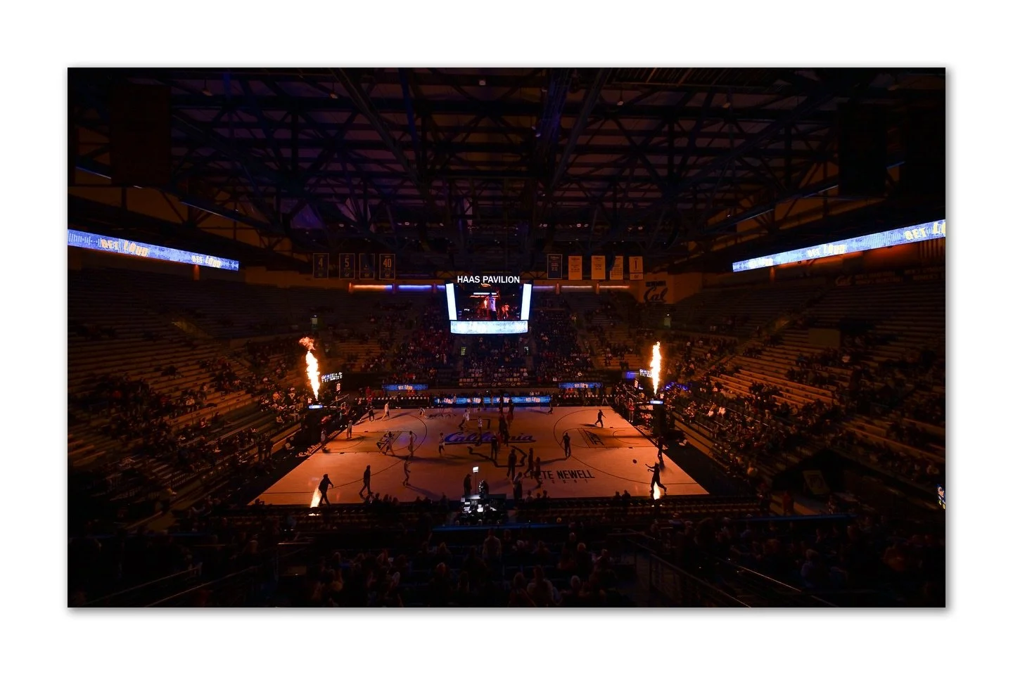 Men&rsquo;s college basketball done right.

Louisville vs Cal &mdash; tonight&rsquo;s energy, preserved.
Now booking teams, conferences &amp; brands looking for premium coverage.

📩 DM or email to book.  #collegebasketballmedia #ncaa #athleticconten