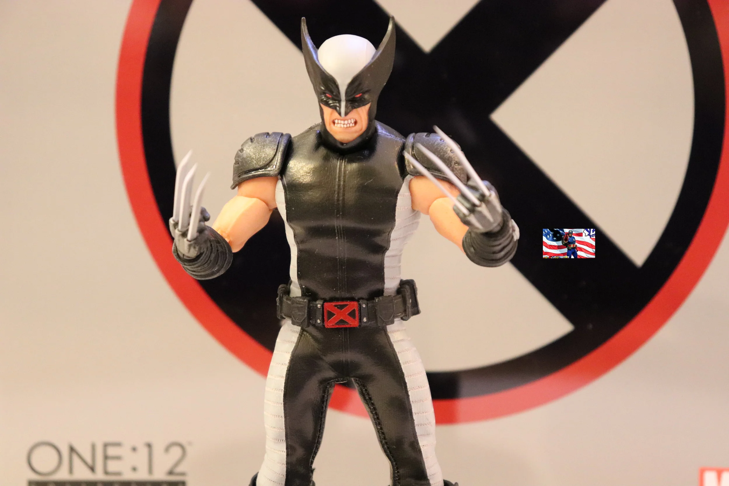 "Yay Toys Plus!" Mezco Toyz One:12 Collective - Wolverine (X-Force Version)