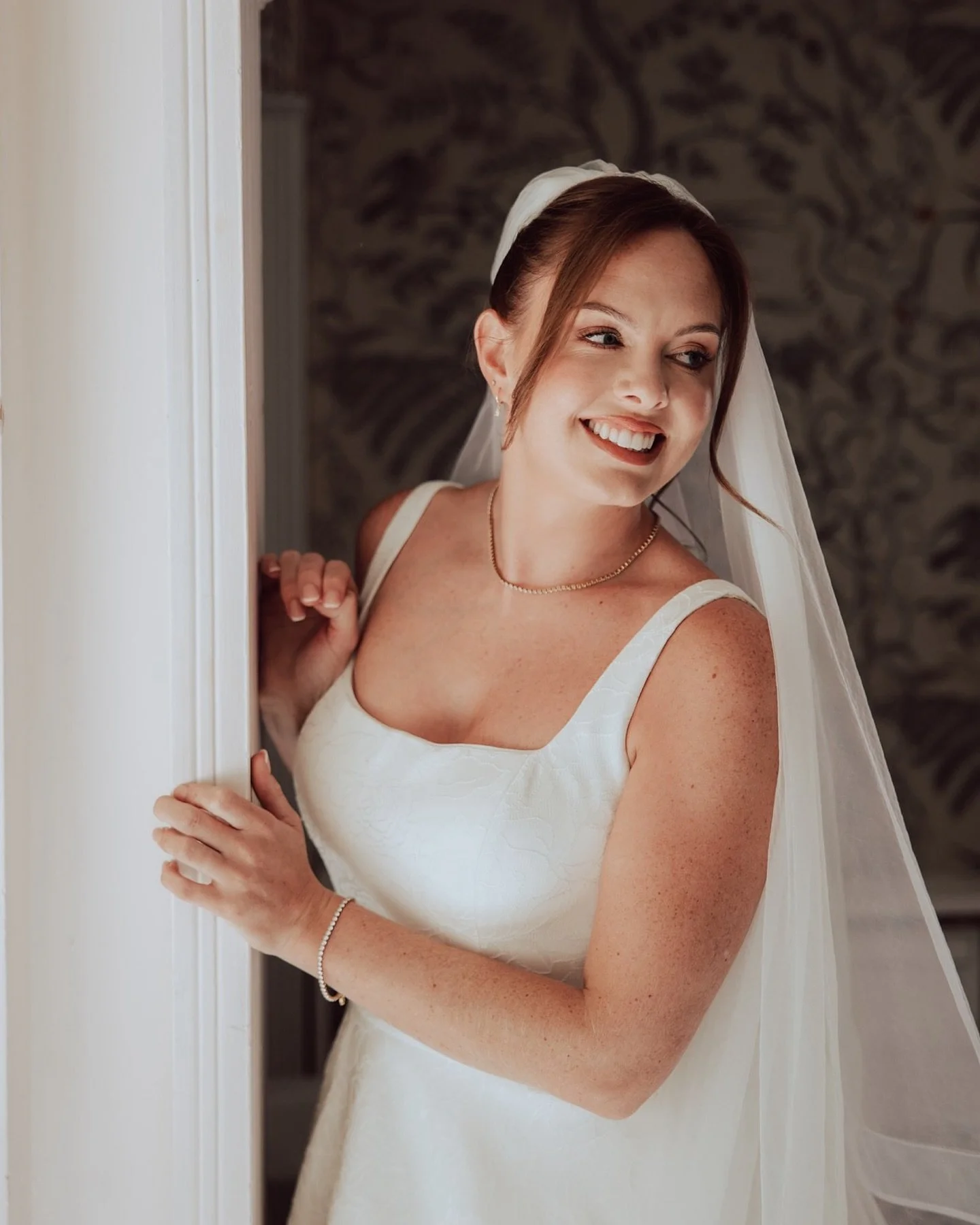 Our beautiful bride @shayalix 🫶🏽❤️

With a little bit of guidance throughout the final minutes of Bridal Prep, doesn&rsquo;t she look absolutely stunning! 😍 

So many to share from this beautiful wedding! 
@haynehouseweddingvenuekent