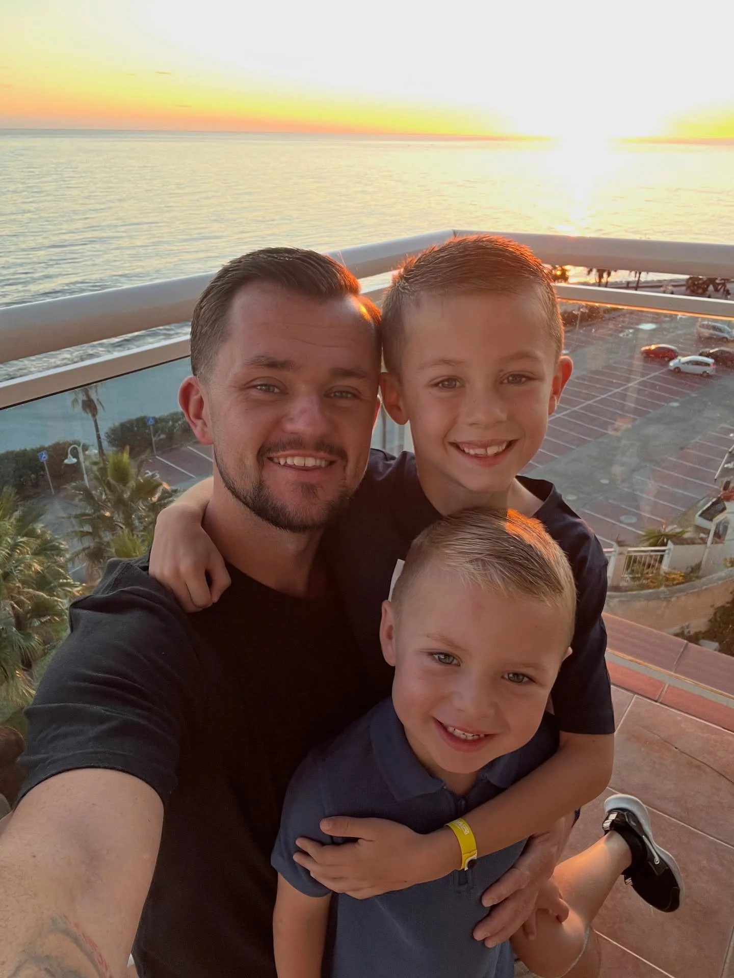 A little introduction to my followers 🫶🏽

Heyyy, what&rsquo;s up! I&rsquo;m Liam 🤟🏽
Looking through my camera roll I have lots of lovely behind the scenes photos, but I wanted to share some recent ones of my beautiful boys, Isaac &amp; Lewis ❤️

