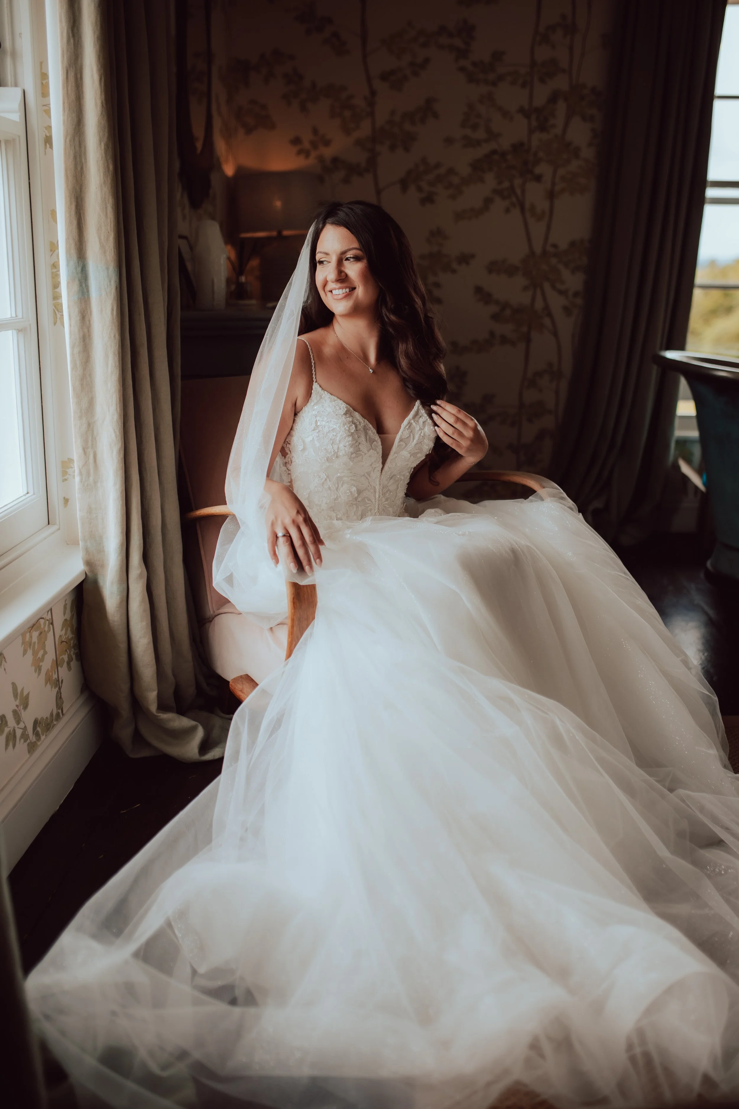 How Do You Choose Your Wedding Photography Style?</span>
