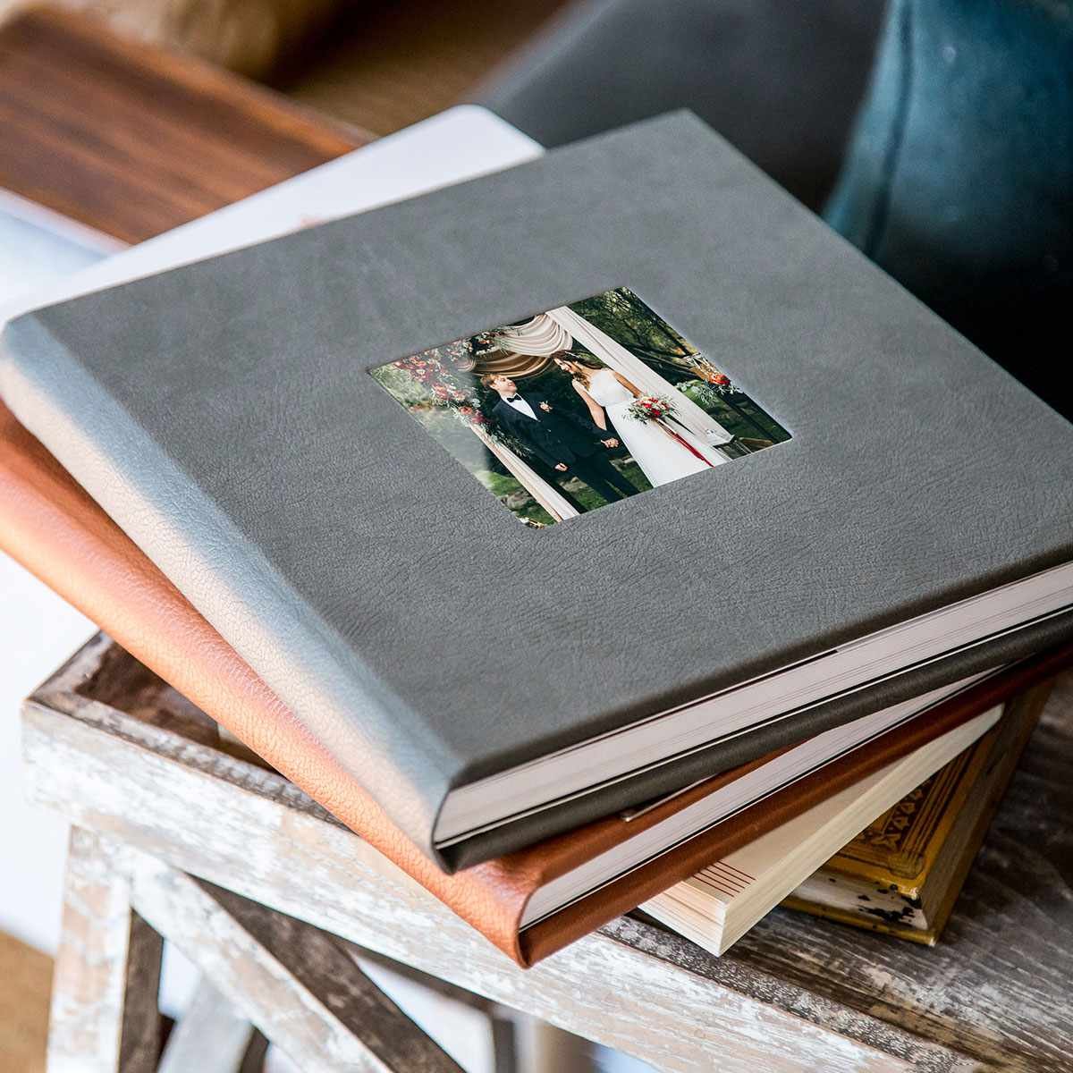 Wedding Photo Albums vs Digital Files: What’s the Difference?</span>