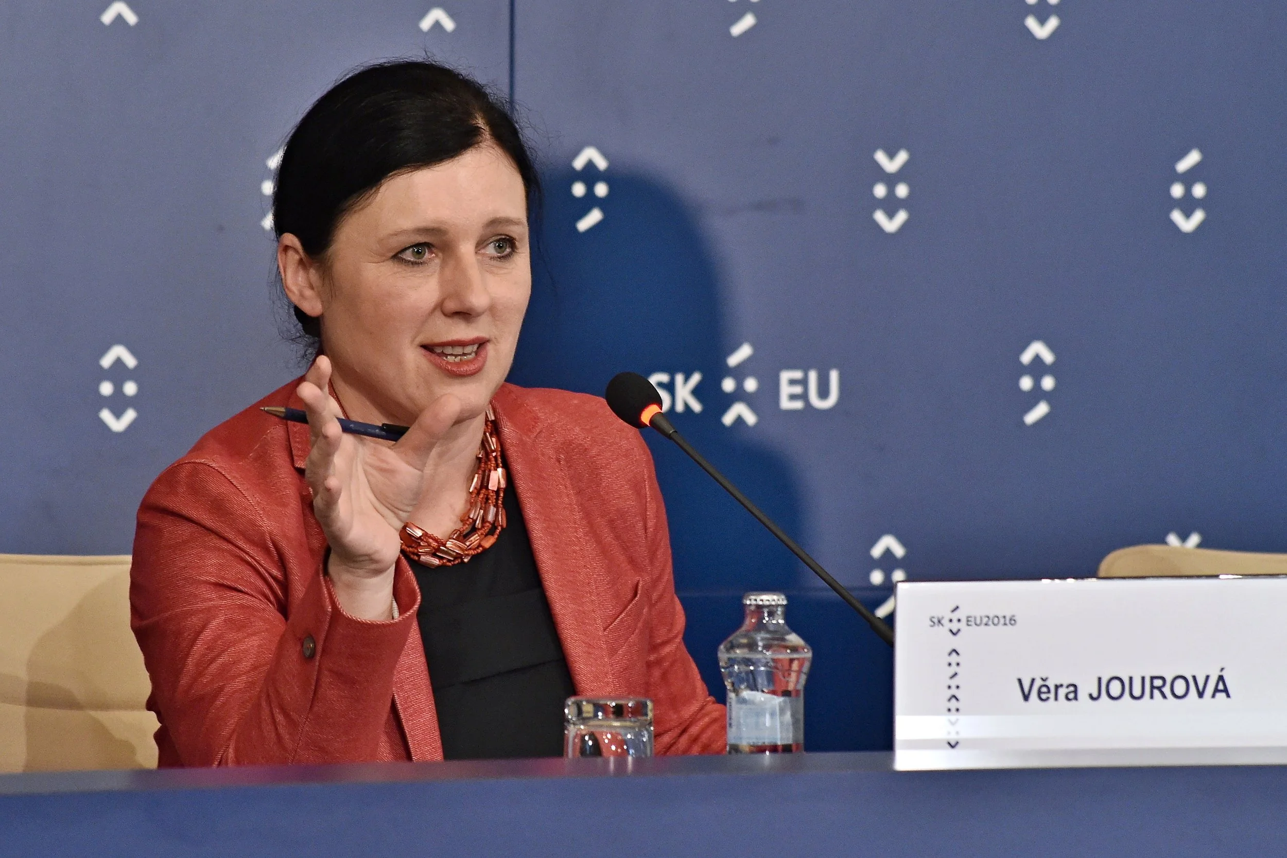 EU takes action against Hungary for refusing Klubradio license