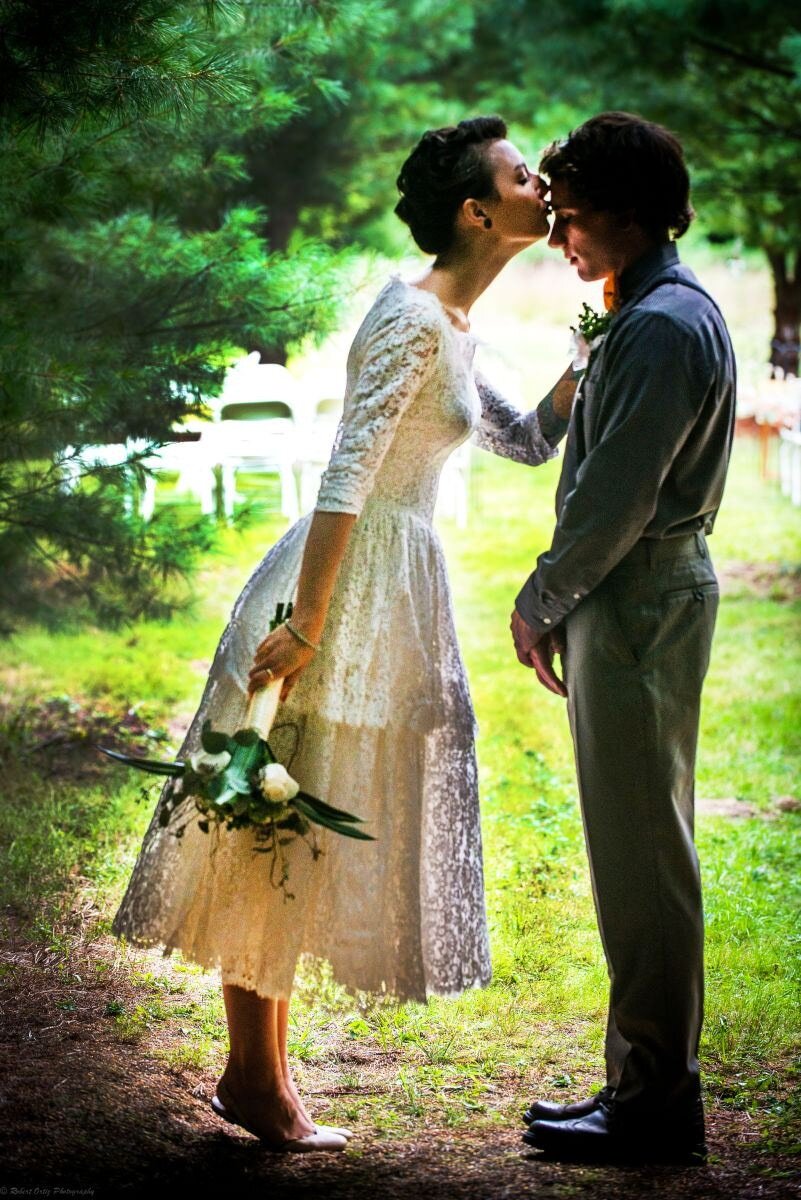 NH-wedding-couple-kissing-portrait.jpg