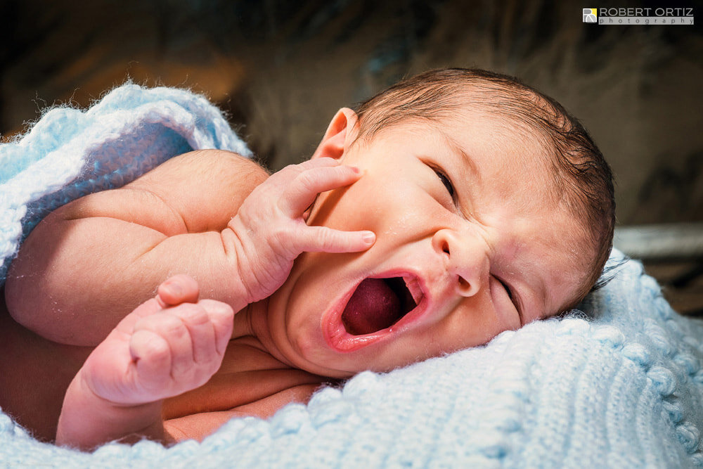 newborn-portrait-yawning-nh_orig.jpg